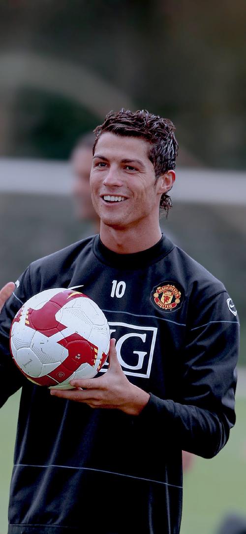 判决书：原北京人和球员陈某因多次受贿，判处有期徒刑一年半（法院判决：前北京人和球员陈某多次受贿，被判处有期徒刑一年六个月）