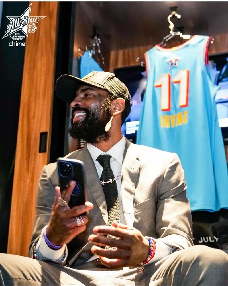 手感火热！小巴里·布朗首节3记三分球轰下11分1板1助1断（状态火热！小巴里·布朗首节连中3记三分，豪取11分1板1助1断）