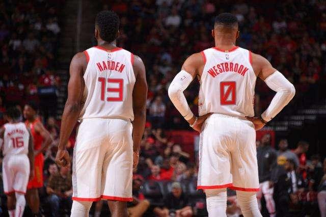 对阵阿拉维斯，巴萨时隔66年再度于联赛中首发9名加泰球员（巴萨战阿拉维斯，联赛时隔66年再以9名加泰球员首发）