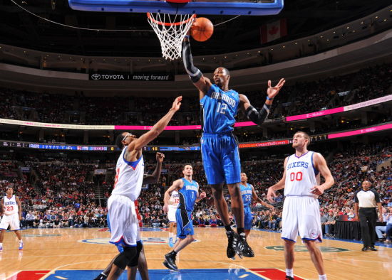 法尔克：纽卡等队曾想引进卡尔，但拜仁抢先与球员完成续约（法尔克：纽卡等队有意卡尔，拜仁先一步与其完成续约）