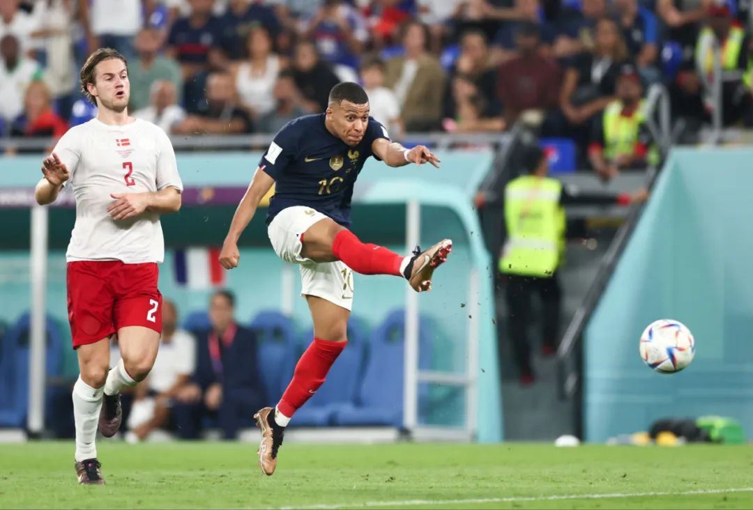 NBA战报：米切尔30+5，骑士139-132黄蜂终结三连败（米切尔砍下30分5篮板，骑士139-132击败黄蜂止住三连败）