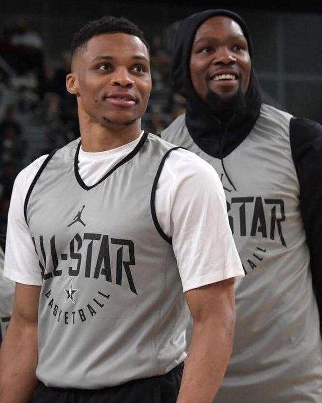 相似度99%！巴萨国王杯对手球员长相酷似拉莫斯，迅速外网走红（巴萨国王杯对手球员与拉莫斯神似，因撞脸在海外社媒火速走红）