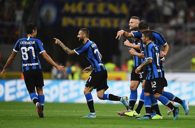 广东队在CBA俱乐部杯首战遭遇惨败，落后山西14分，外援表现不佳，失误频繁，防守被压制。（CBA俱乐部杯揭幕战广东队以14分负于山西，外援低迷、失误不断、防守端受制）