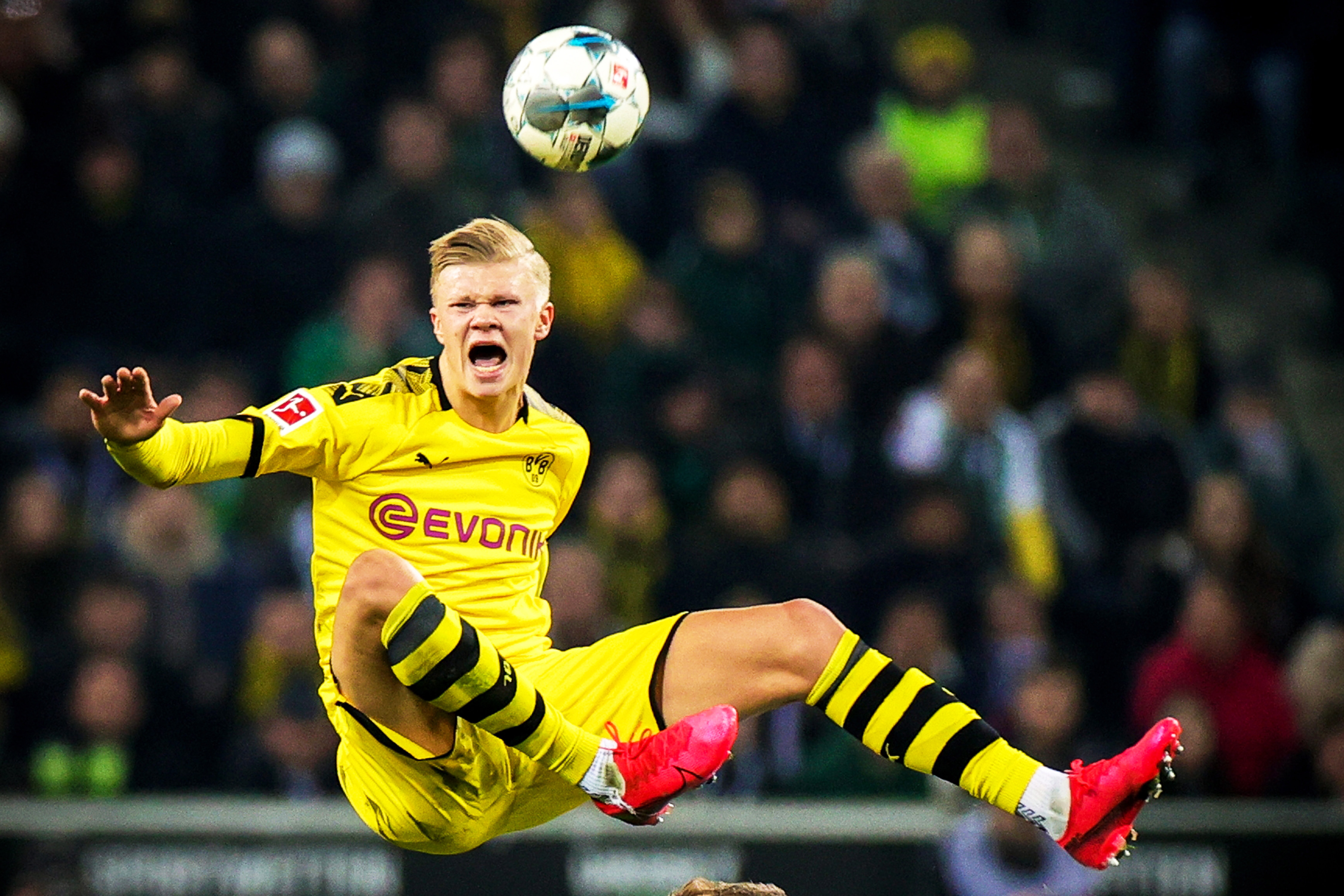 孙兴慜附体！范德文逆天一条龙！预定年度最佳（范德文化身孙兴慜，长途奔袭神迹！年度最佳在望）