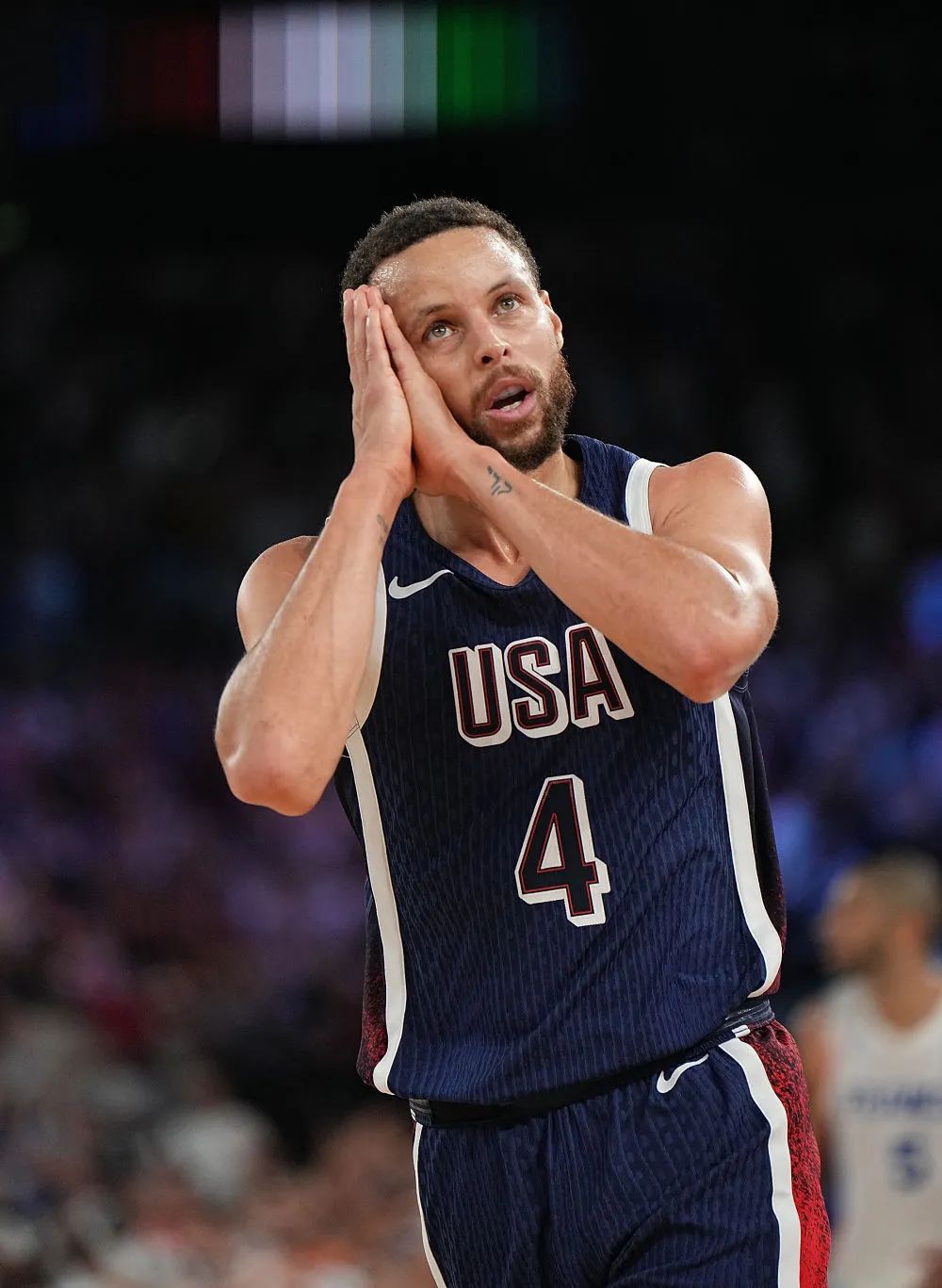 京媒：冯博轩因伤缺席今天的赛前训练，李磊今天出现在训练中（京媒：冯博轩伤缺今日赛前训练，李磊现身训练场）