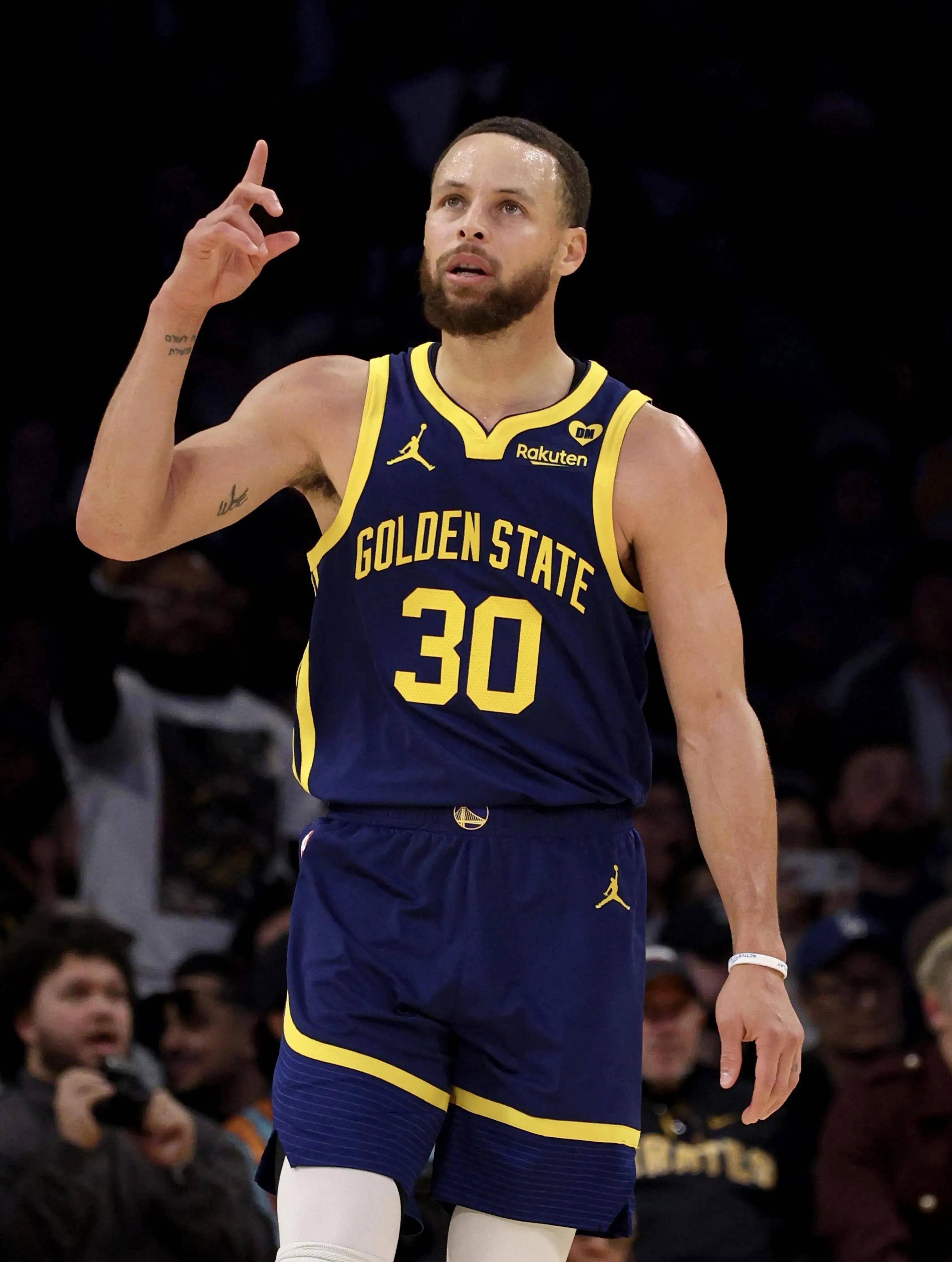 湖记：东契奇升级为大概率出战圣诞大战，海斯缺席（湖人记者消息：东契奇升至大概率出战圣诞大战，海斯确认缺席）